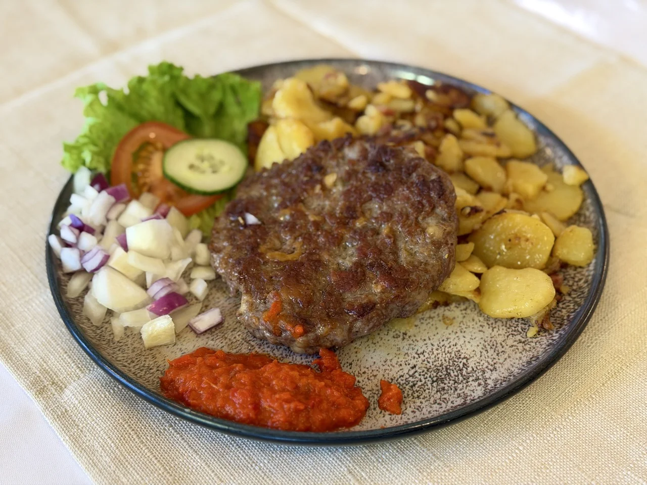Gourmet Pljeskavica gefüllt